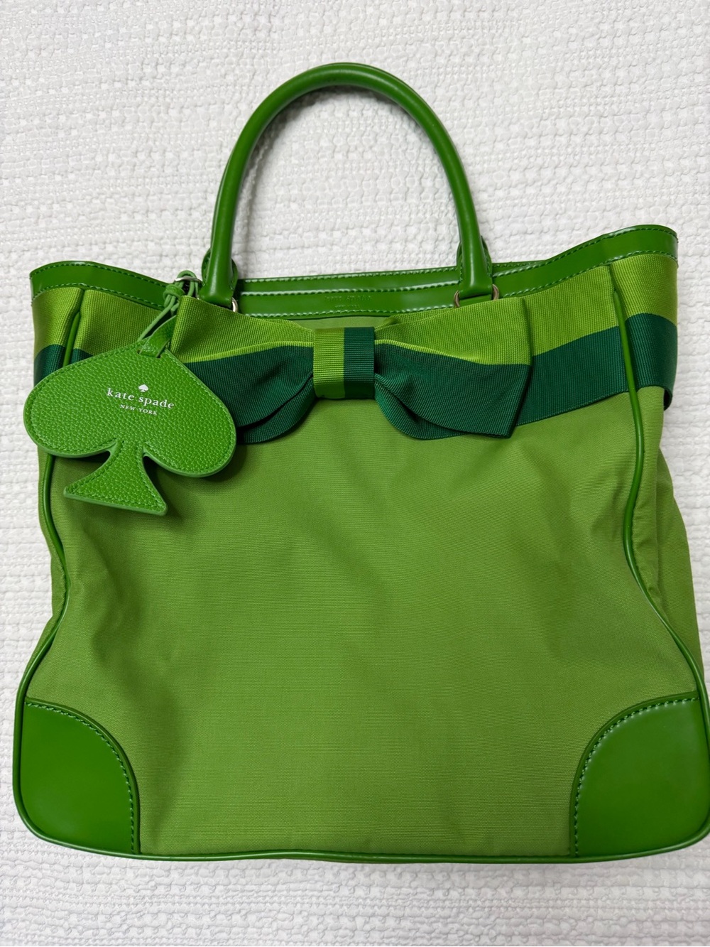 kate spade Adorable Green New York Bow Tote Bag with New Travel Spade Tag